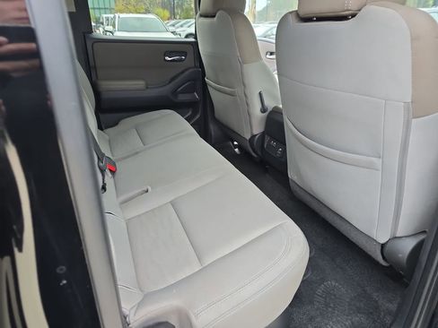 Used 2022 Nissan Frontier SV image 14