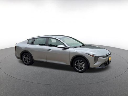 Used 2025 Kia K4 FWD image 2