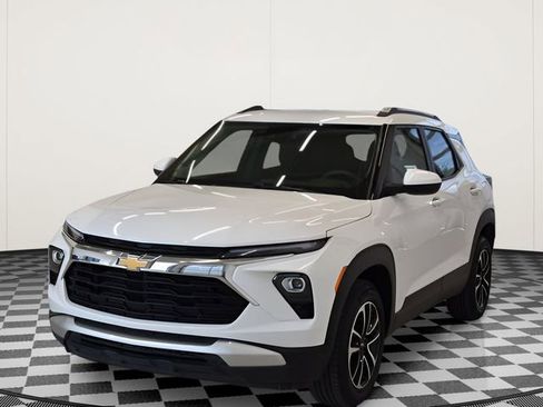 Used 2025 Chevrolet TrailBlazer LT w/ Driver Confidence Package AWD/4WD image 9