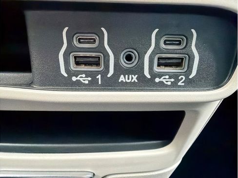 Used 2023 Chrysler Voyager LX FWD image 27