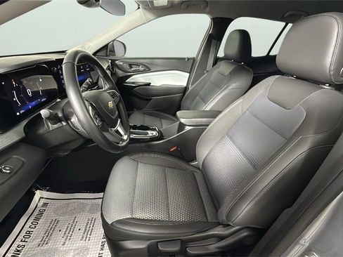 Certified 2024 Chevrolet Trax LT w/ LT Convenience Package image 17