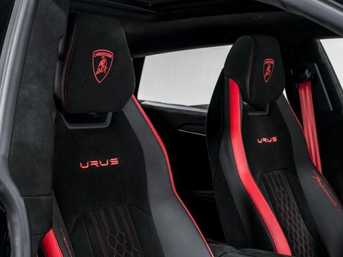 Used 2024 Lamborghini Urus Performante AWD/4WD image 41
