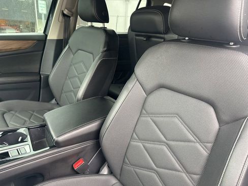 Used 2024 Volkswagen Atlas SE image 11