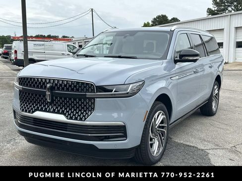 New 2026 Lincoln Navigator L Reserve AWD/4WD image 3