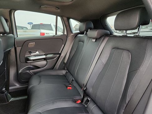 Used 2025 Mercedes-Benz GLA 250 4MATIC image 5