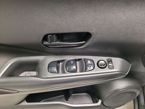 Used 2019 Nissan Kicks S FWD image 16