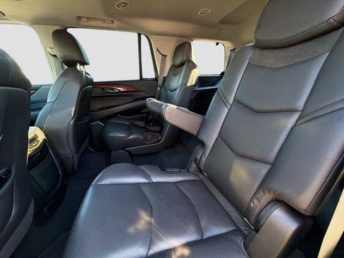 Used 2019 Cadillac Escalade Luxury image 21