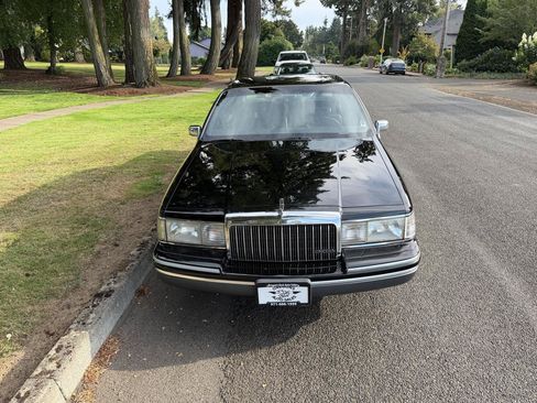 Used 1993 Lincoln Town Car Signature RWD image 4