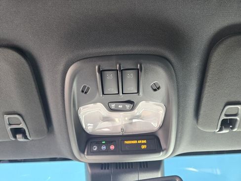 Used 2023 GMC Canyon AT4 w/ AT4 Premium Package AWD/4WD image 16