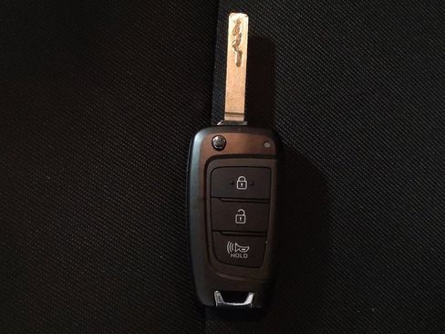 Used 2023 Hyundai Tucson SE image 32