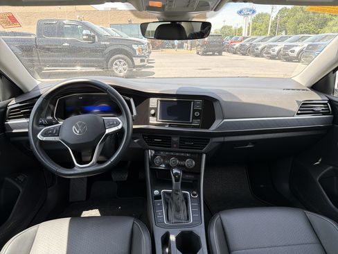 Used 2023 Volkswagen Jetta SE FWD image 10