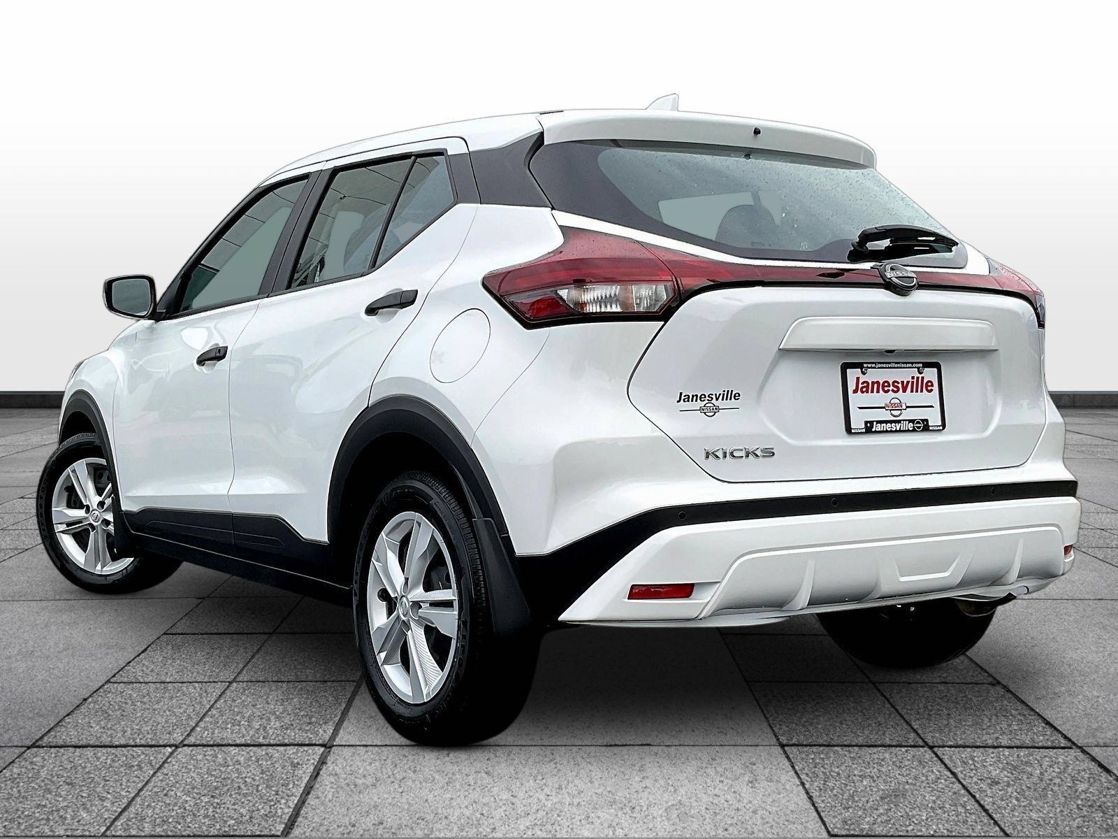 Used 2025 Nissan Kicks Play S FWD image 5