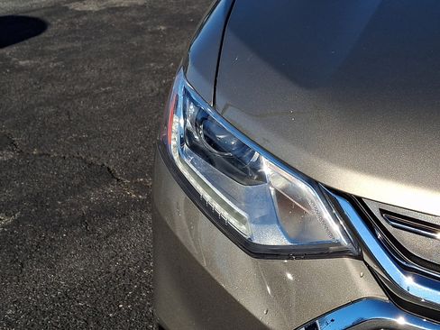 Used 2020 Chevrolet Traverse LT w/ LT Premium Package image 10