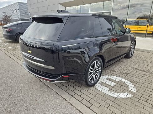 Used 2024 Land Rover Range Rover SE image 5