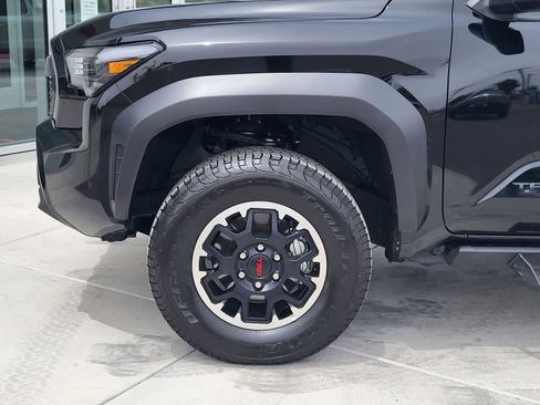 Used 2025 Toyota Tacoma TRD Off-Road AWD/4WD image 7