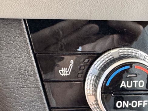 Used 2025 Mitsubishi Outlander SE FWD image 25