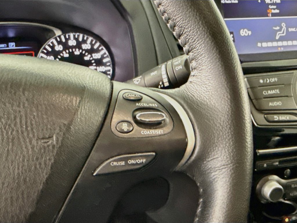 Used 2020 Nissan Pathfinder SV AWD/4WD image 14