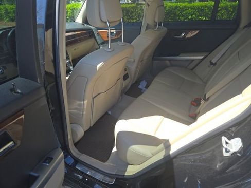 Used 2011 Mercedes-Benz GLK 350 2WD image 16