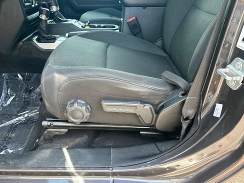 Used 2019 Jeep Wrangler Unlimited Sport S AWD/4WD image 12
