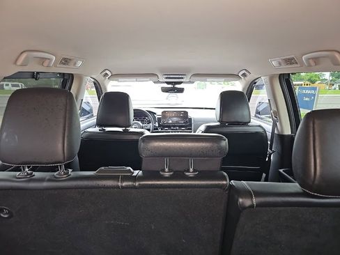 Used 2023 Nissan Pathfinder SL w/ Lighting Package (N92) FWD image 32