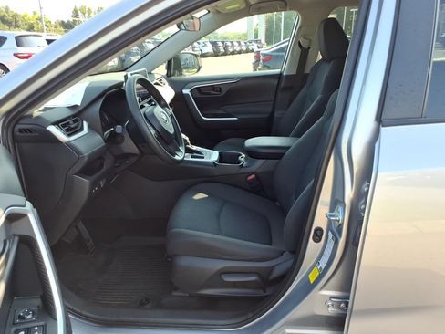 Used 2023 Toyota RAV4 LE FWD image 5