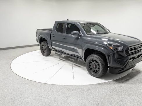 Used 2025 Toyota Tacoma SR5 AWD/4WD image 27