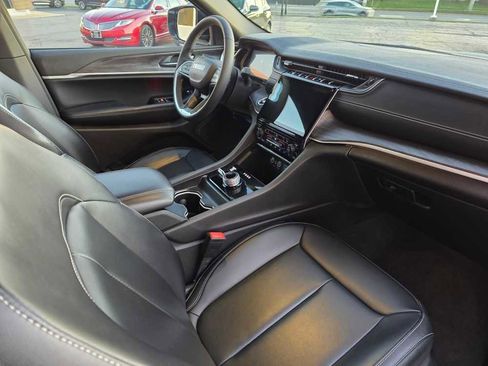 Used 2024 Jeep Grand Cherokee L Limited image 16