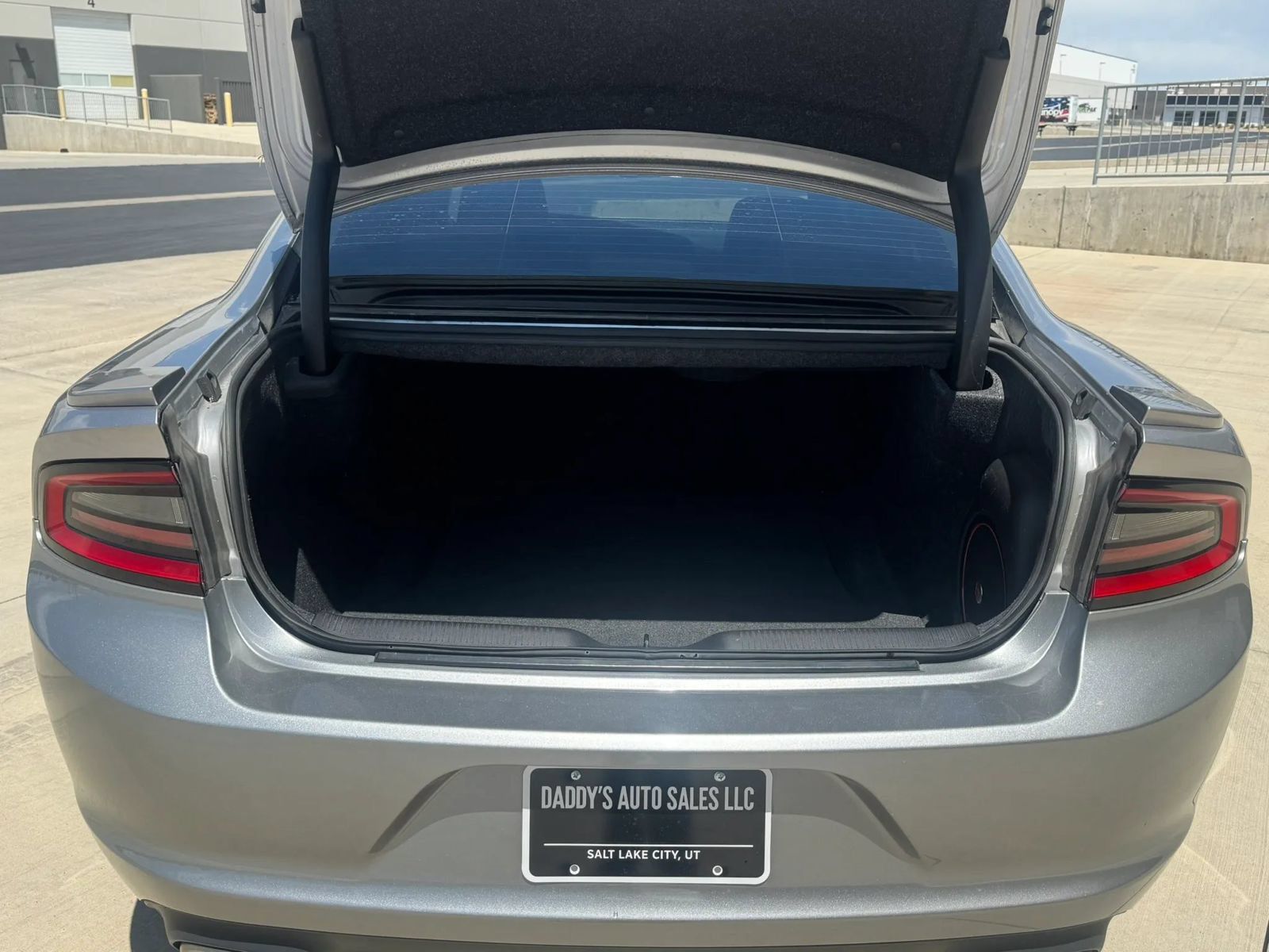 Used 2015 Dodge Charger SXT RWD image 17