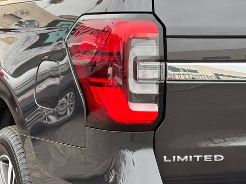 Used 2023 Ford Expedition Limited RWD image 30