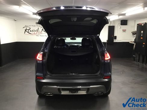 Used 2019 Jeep Cherokee Limited w/ Luxury Group AWD/4WD image 10