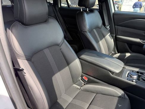 Used 2025 MAZDA CX-50 AWD 2.5 S w/ Preferred Package image 18