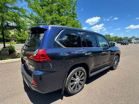Used 2019 Lexus LX 570 4WD w/ Luxury Package image 11