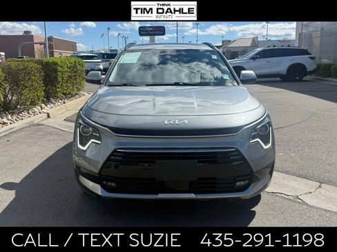Used 2023 Kia Niro EX Touring FWD image 4