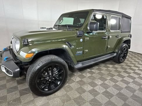 Used 2024 Jeep Wrangler Unlimited Sahara w/ Technology Group AWD/4WD image 7