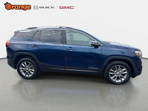 Used 2022 GMC Terrain SLT AWD/4WD image 2