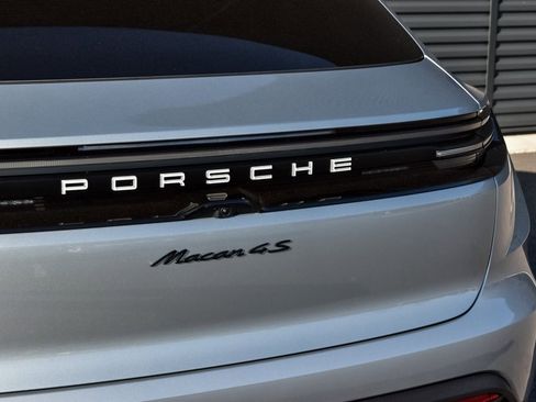 Certified 2025 Porsche Macan 4S Electric w/ Premium Package image 38