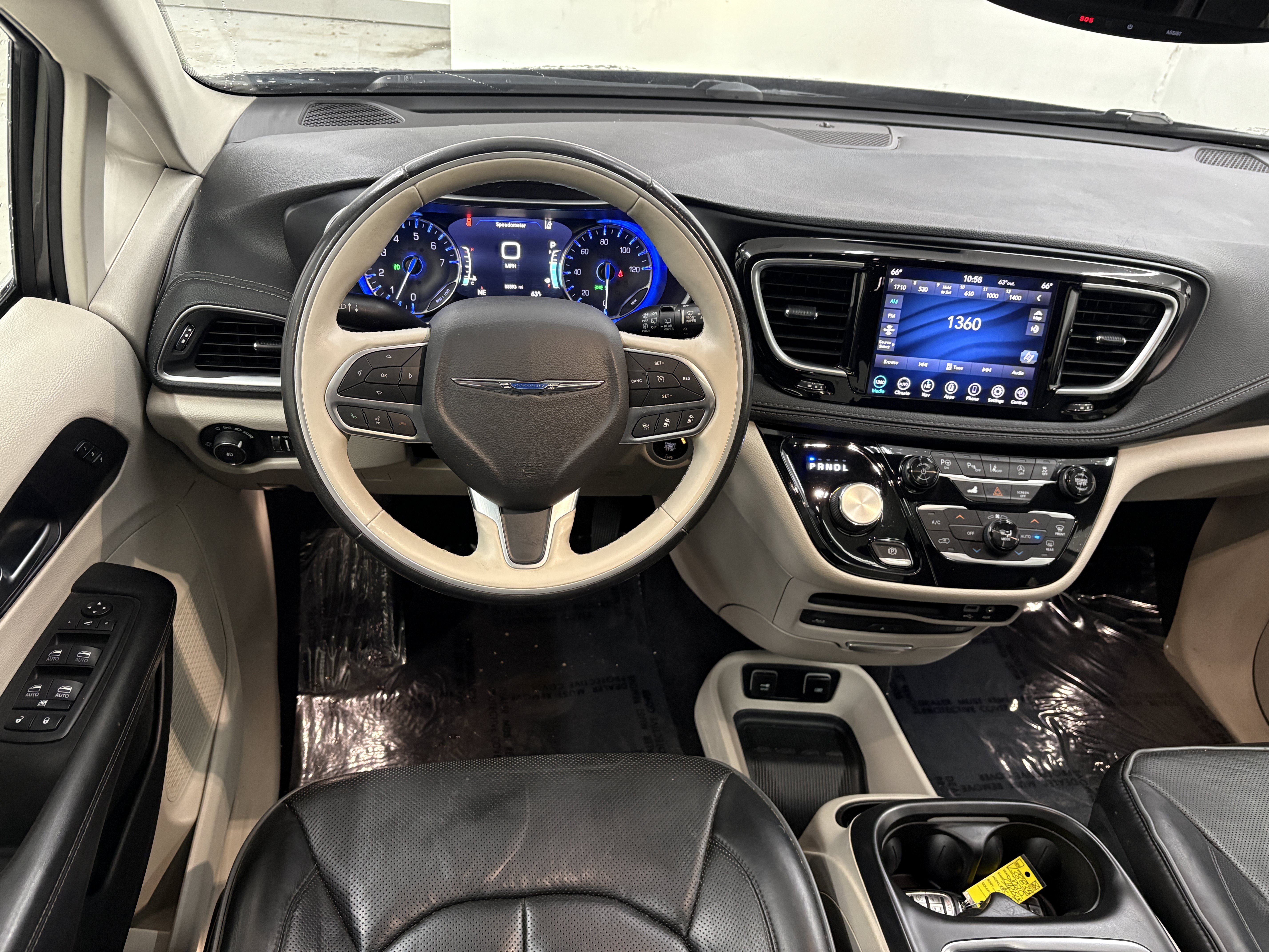 Used 2020 Chrysler Pacifica Limited w/ Advanced Safetytec Group FWD image 12