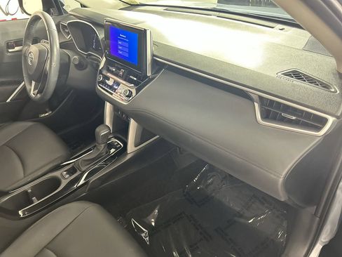 Used 2023 Toyota Corolla Cross XLE w/ Convenience Package FWD image 28