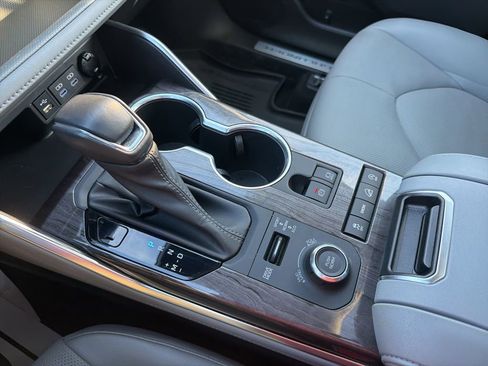 Used 2022 Toyota Highlander Limited image 35