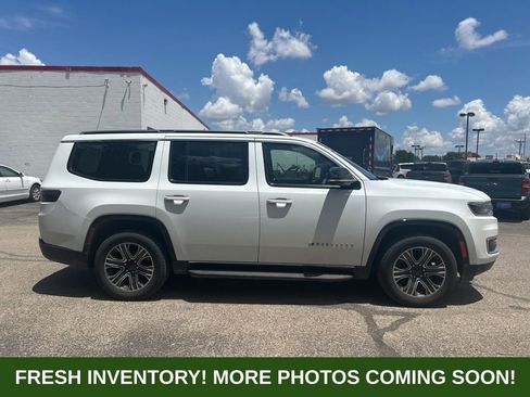 Used 2024 Jeep Wagoneer Series II w/ Flexible Seating Group RWD image 2