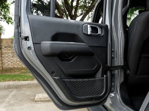 Used 2022 Jeep Wrangler Unlimited Sahara AWD/4WD image 56