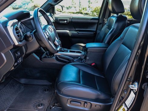 Used 2022 Toyota Tacoma Limited w/ Nightshade Package AWD/4WD image 22