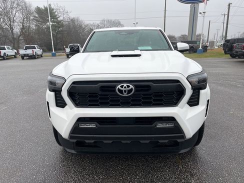 Used 2024 Toyota Tacoma TRD Sport image 2