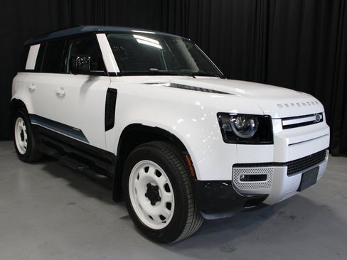 Used 2025 Land Rover Defender 110 S image 10