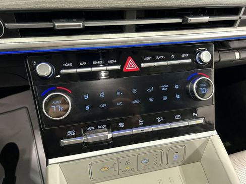 Used 2024 Hyundai Santa Fe Limited image 17