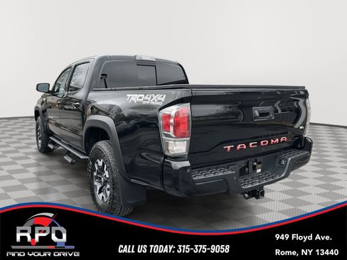 Used 2021 Toyota Tacoma TRD Off-Road w/ TRD Premium Off Road Package image 3