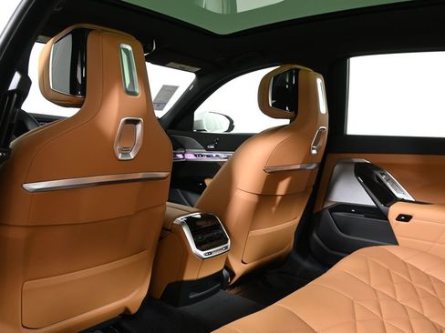 Used 2026 BMW 740i xDrive w/ Premium Package image 32