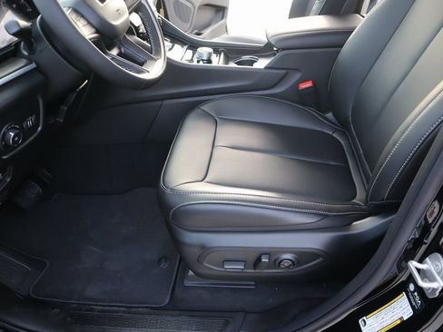 New 2025 Jeep Grand Cherokee L Limited w/ Black Appearance Package AWD/4WD image 12