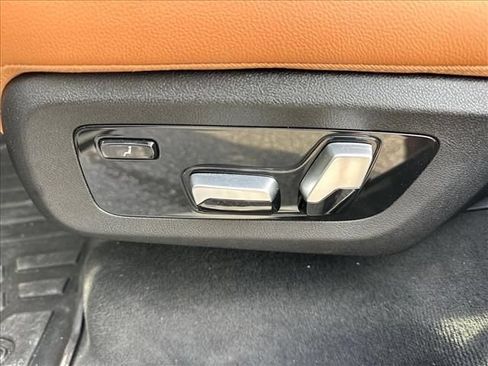 Used 2021 BMW X7 xDrive40i w/ Cold Weather Package AWD/4WD image 23