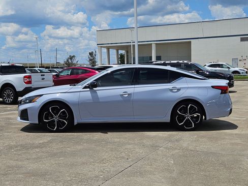 Used 2023 Nissan Altima 2.5 SR w/ SR Premium Package FWD image 9